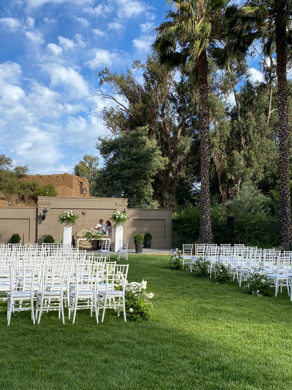 El Arte del Banquete: Bodegones Vivos y Tradición - Decoración de matrimonios en Santiago - SJB Decoarte