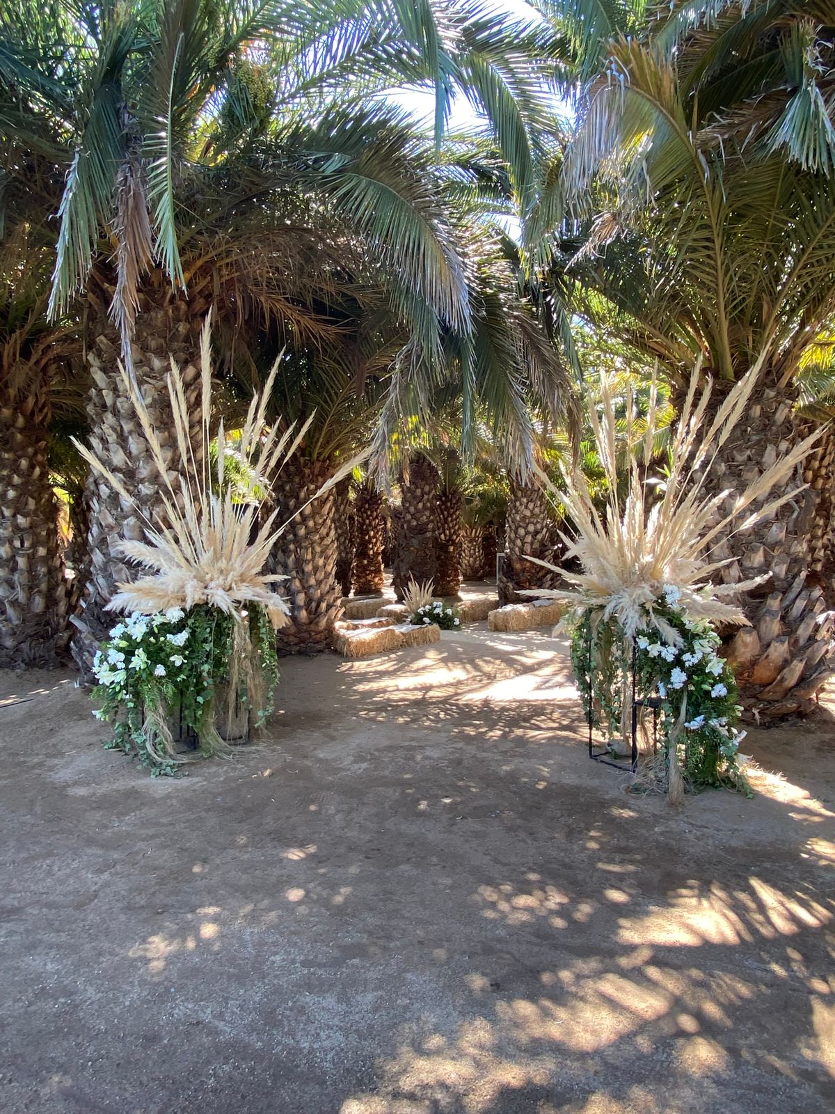 Naturaleza Viva: Minimalismo Floral - Decoración de matrimonios en Santiago - SJB Decoarte
