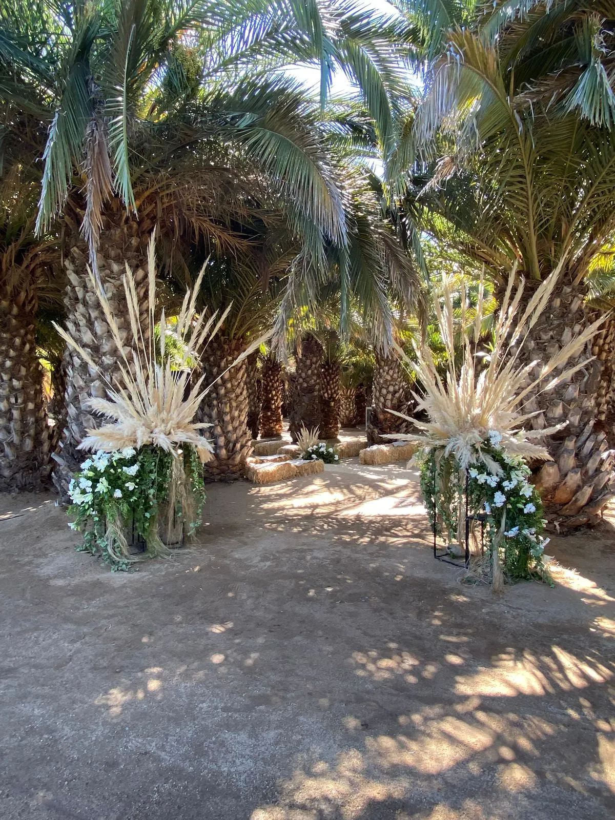 Naturaleza Viva: Minimalismo Floral - Decoración de matrimonios en Santiago - SJB Decoarte