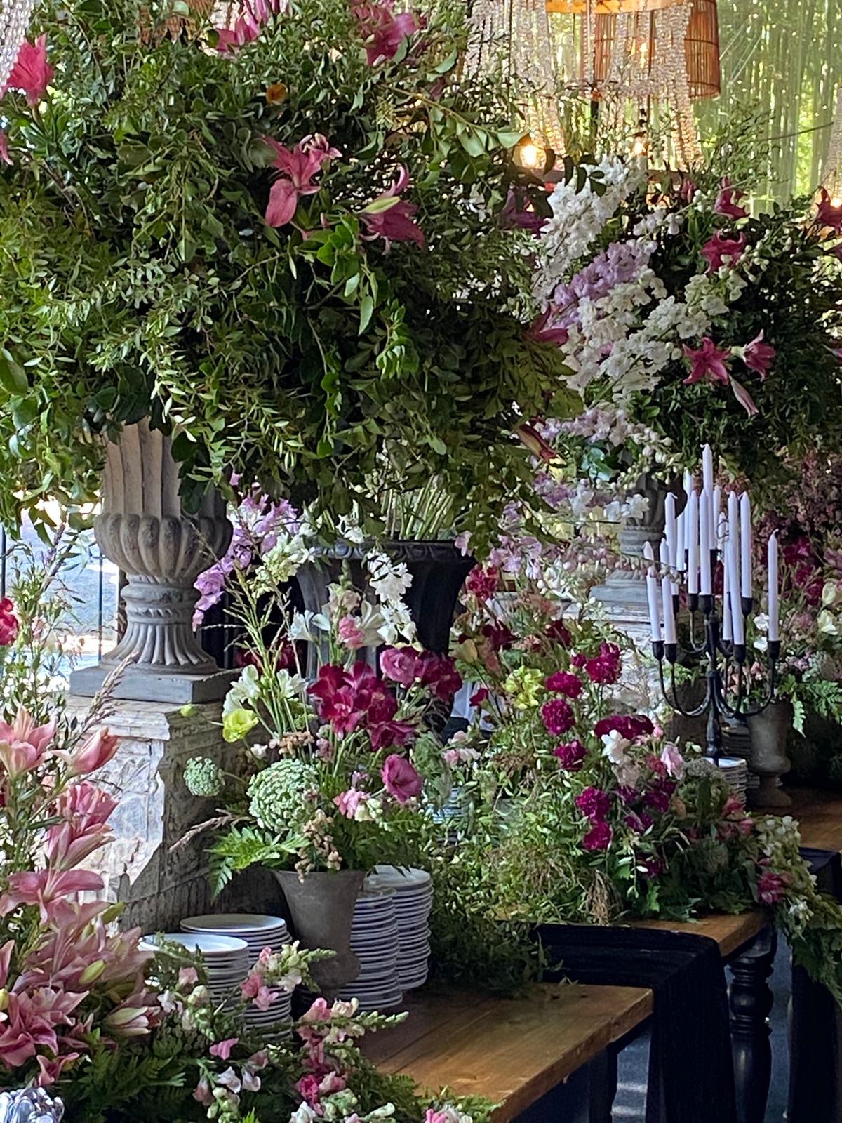 Elegancia Botánica & Romance Atemporal - Decoración de matrimonios en Santiago - SJB Decoarte