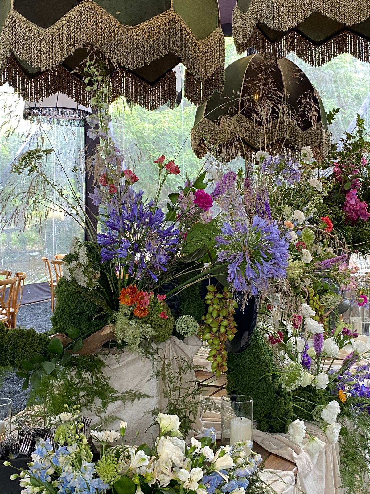 Jardín Silvestre y Alegría Vibrante - Decoración de matrimonios en Santiago - SJB Decoarte