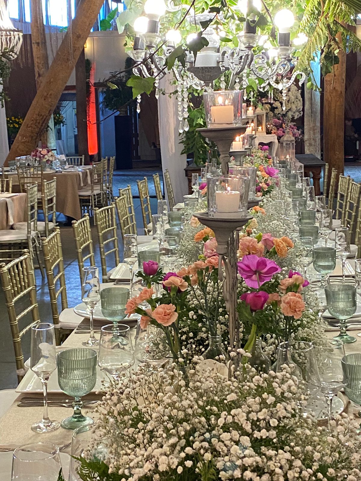Sinfonía Botánica y Luces de Encuentro - Decoración de matrimonios en Santiago - SJB Decoarte
